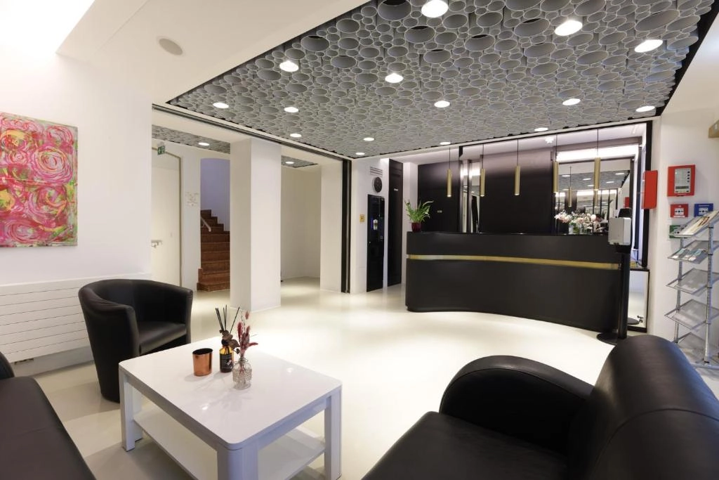 Garconete reception and lounge